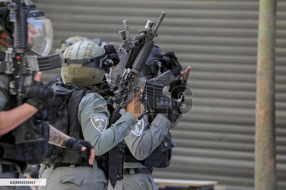 Israeli forces block the streets during Passover in Hebron