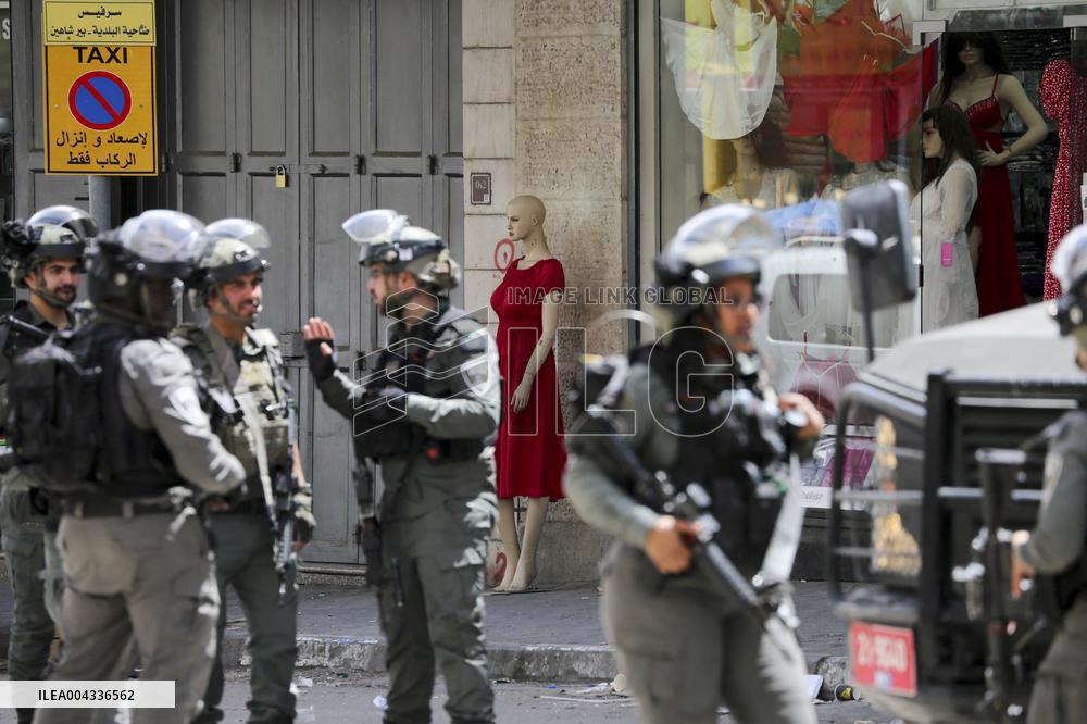 Israeli forces block the streets during Passover in Hebron