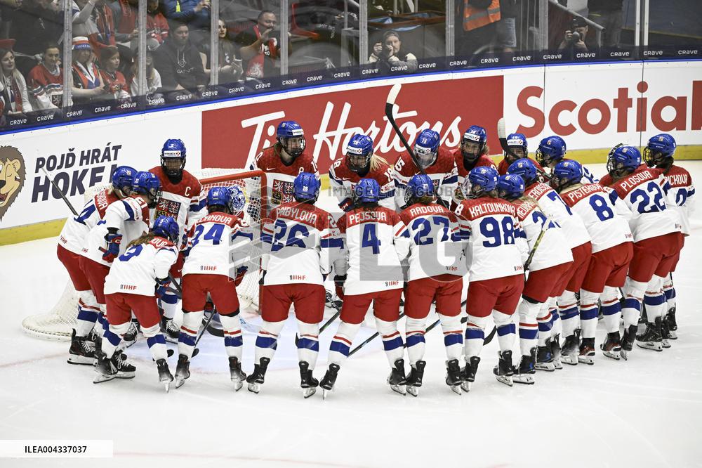 Jääkiekko: Naisten MM-kilpailuissa välierät