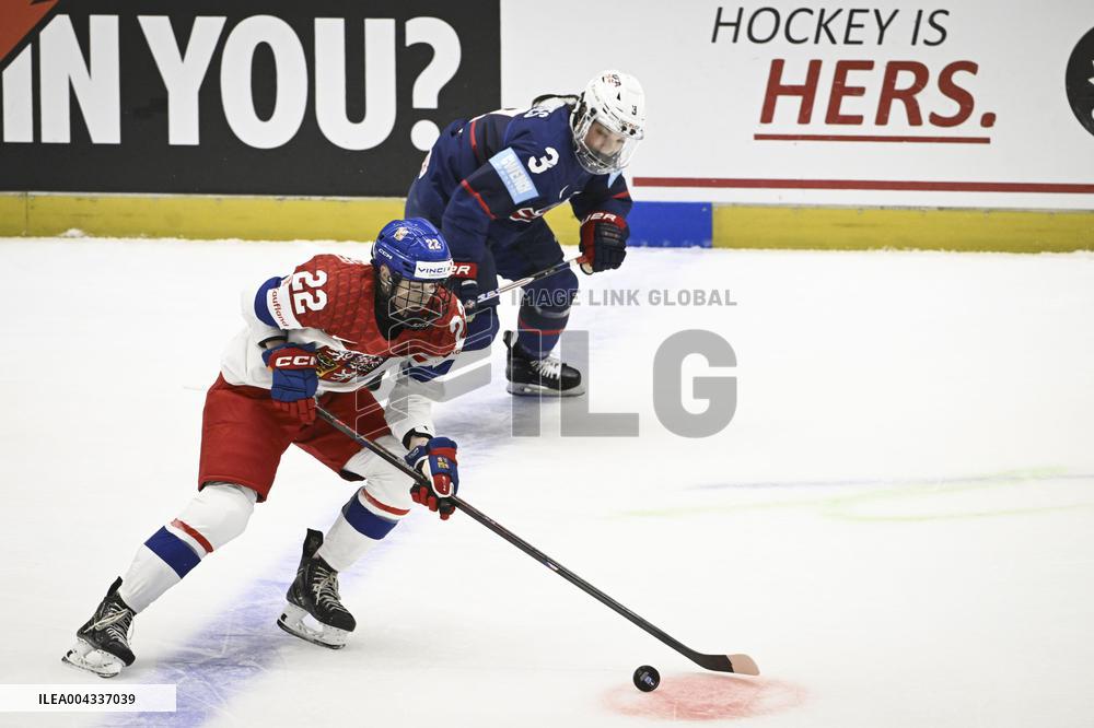 Jääkiekko: Naisten MM-kilpailuissa välierät