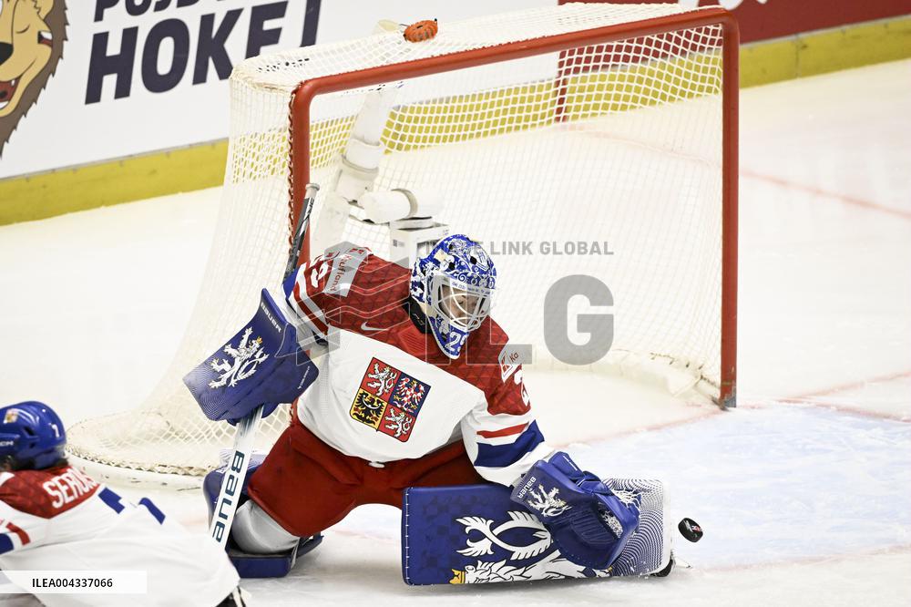 Jääkiekko: Naisten MM-kilpailuissa välierät