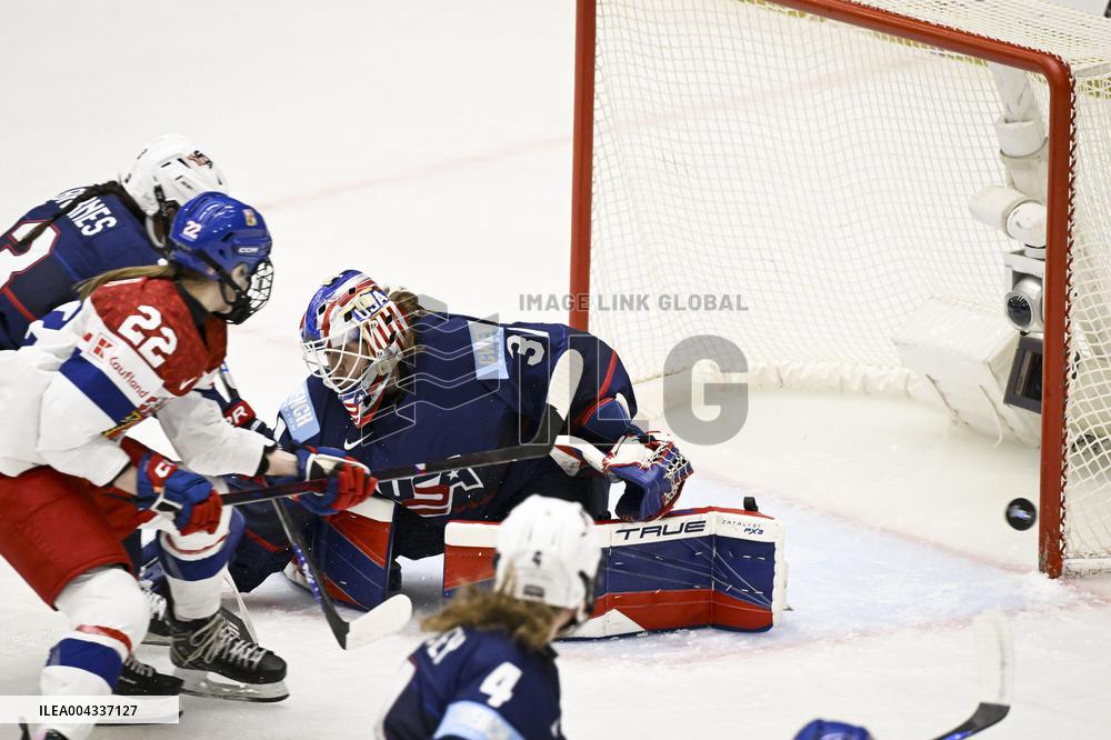 Jääkiekko: Naisten MM-kilpailuissa välierät