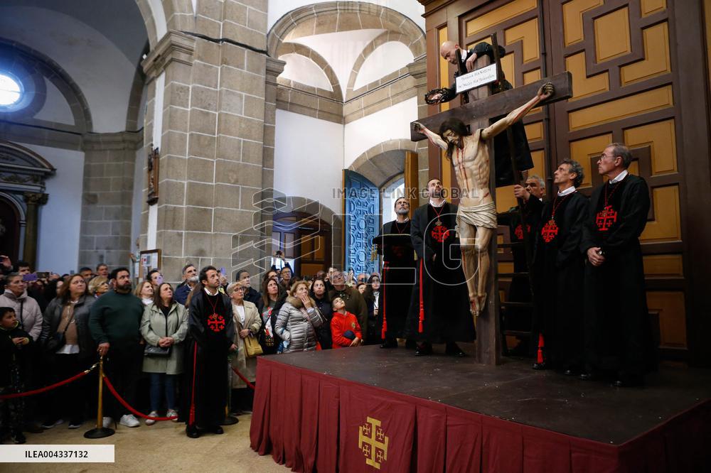 Ceremony of the Desenclavo and the Procession of the Holy Burial - Galicia