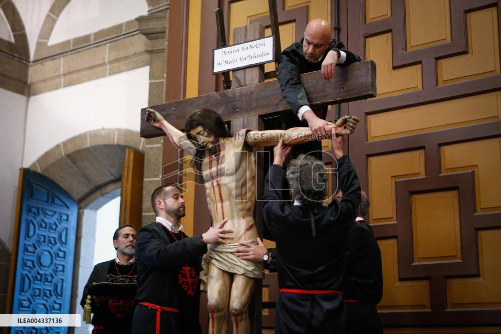 Ceremony of the Desenclavo and the Procession of the Holy Burial - Galicia
