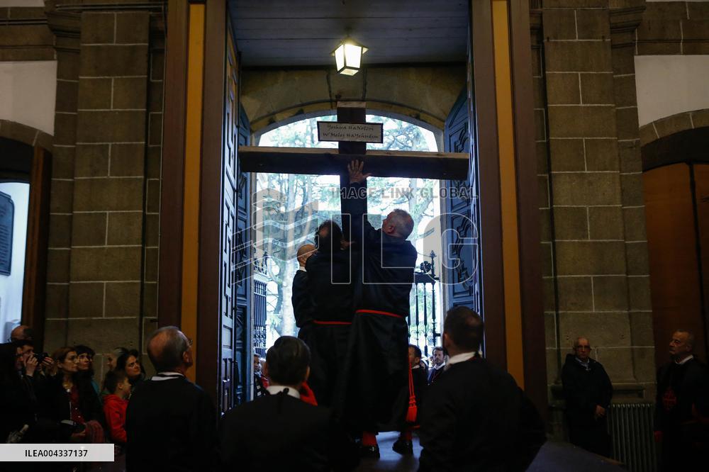 Ceremony of the Desenclavo and the Procession of the Holy Burial - Galicia