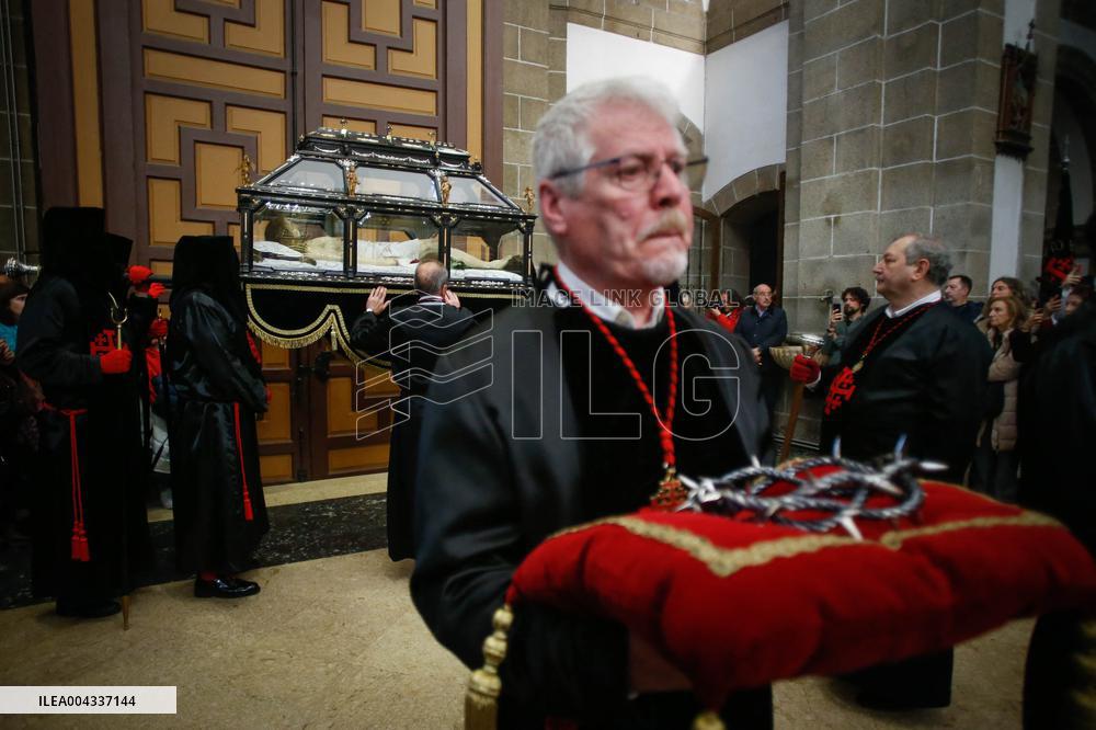 Ceremony of the Desenclavo and the Procession of the Holy Burial - Galicia