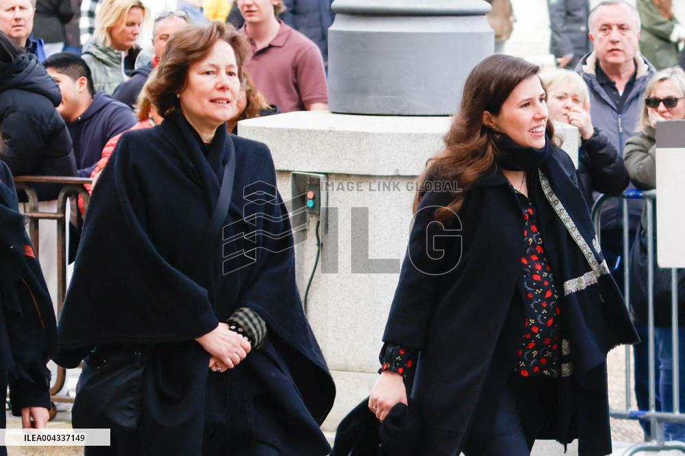 Teresa Urquijo and Beatriz Moreno y de Borbon At Procession of the Christ of the Halberdiers - Madrid