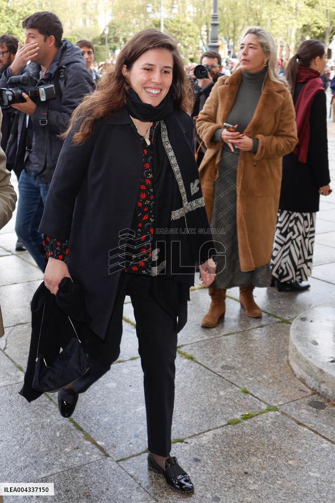 Teresa Urquijo and Beatriz Moreno y de Borbon At Procession of the Christ of the Halberdiers - Madrid