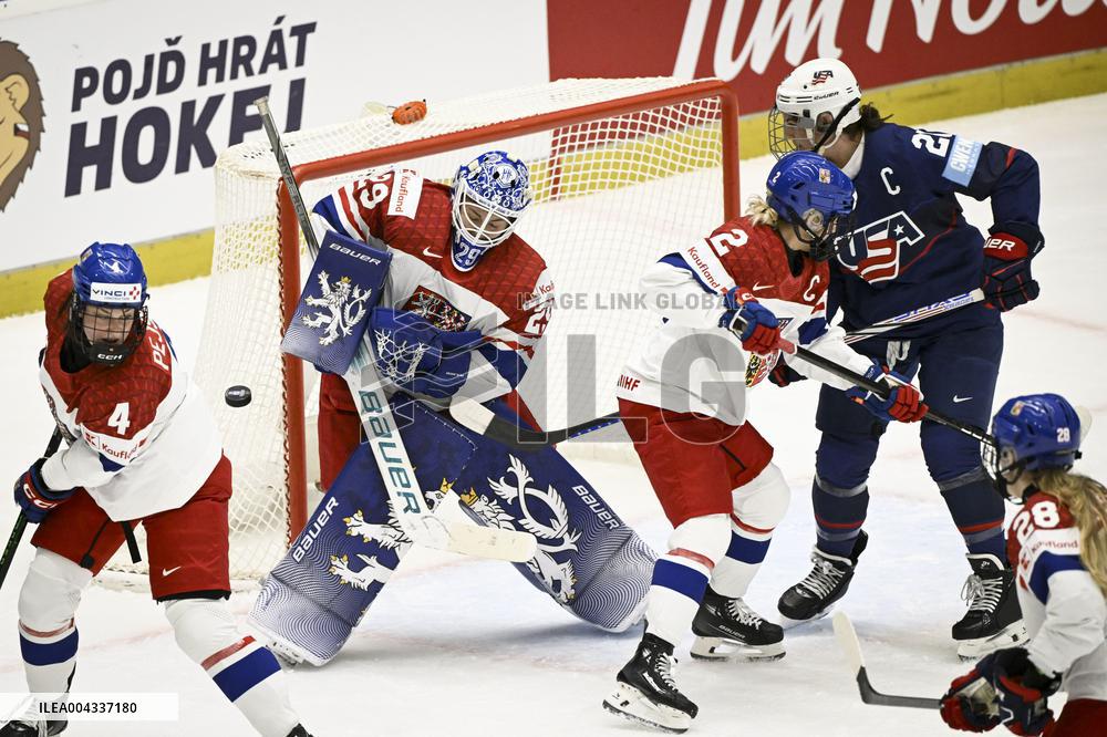 Jääkiekko: Naisten MM-kilpailuissa välierät