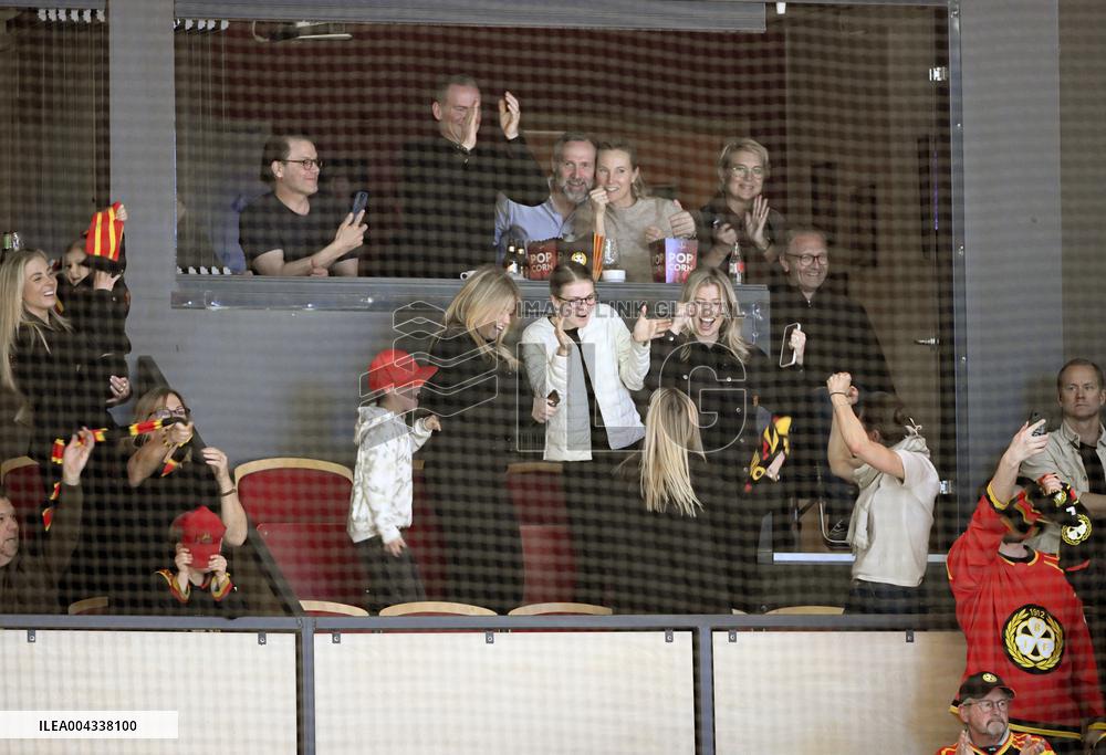 CROWN PRINCESS FAMILY AT THE HOCKEY FINAL