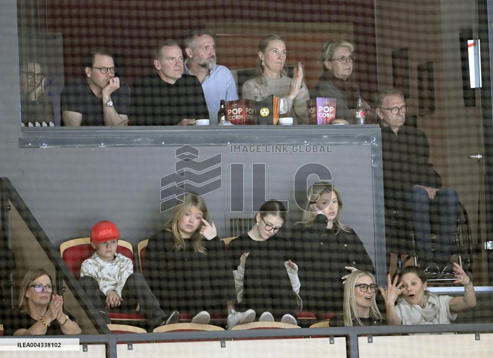 CROWN PRINCESS FAMILY AT THE HOCKEY FINAL