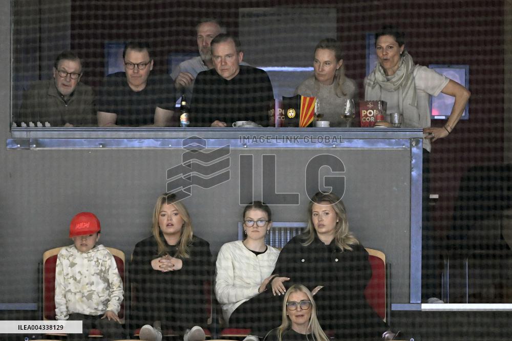 CROWN PRINCESS FAMILY AT THE HOCKEY FINAL