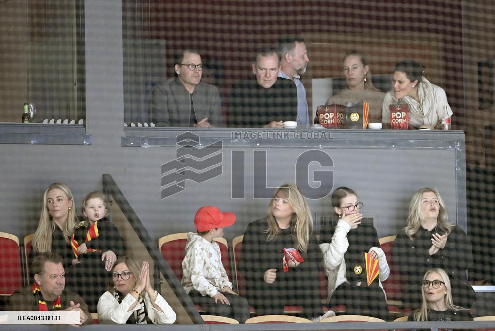 CROWN PRINCESS FAMILY AT THE HOCKEY FINAL