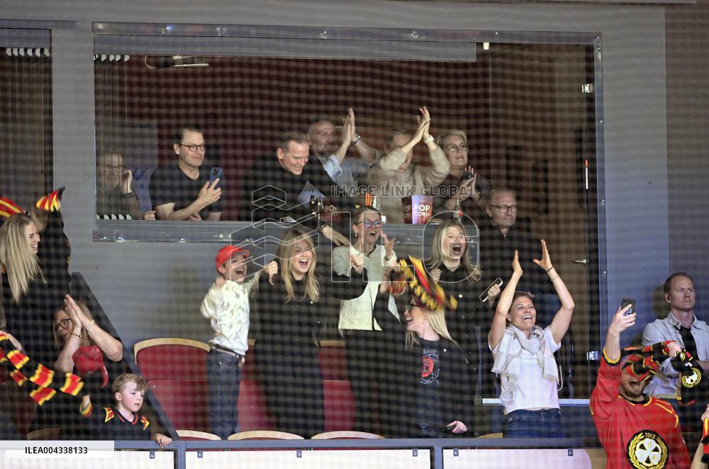 CROWN PRINCESS FAMILY AT THE HOCKEY FINAL