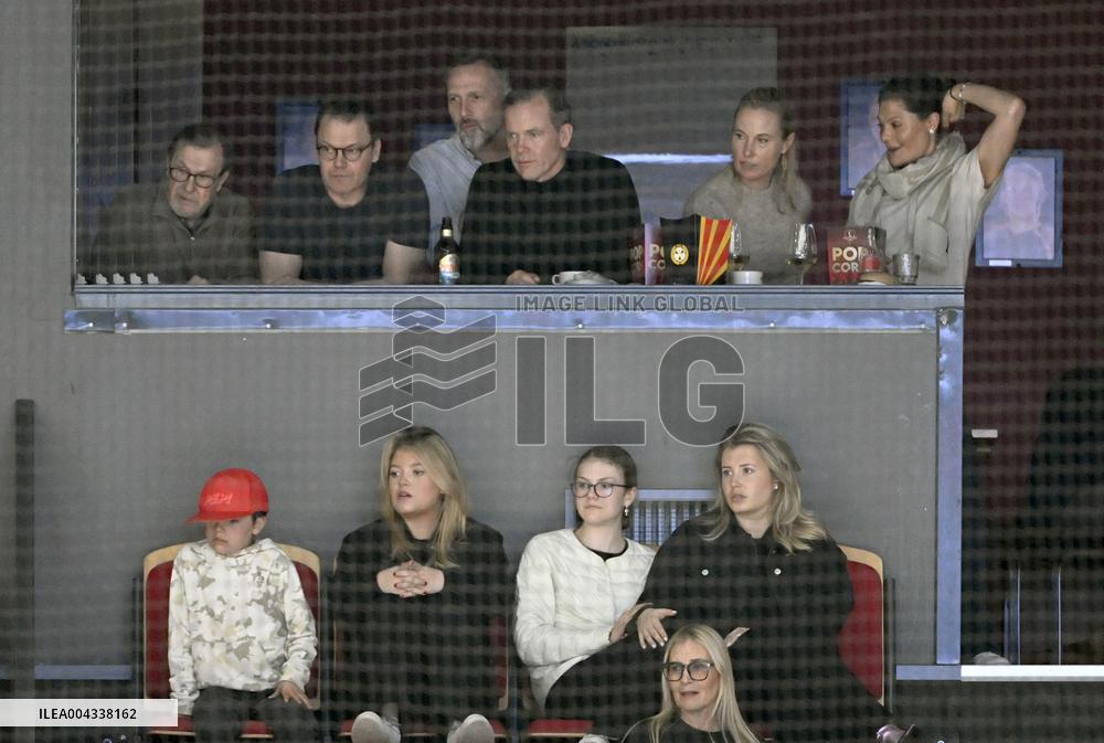 CROWN PRINCESS FAMILY AT THE HOCKEY FINAL