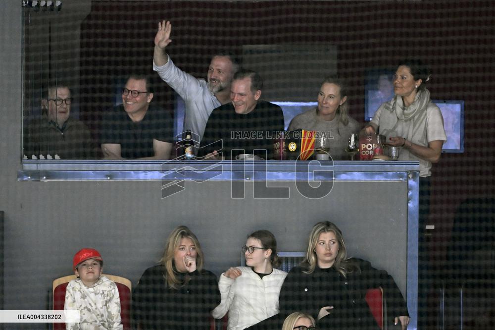 CROWN PRINCESS FAMILY AT THE HOCKEY FINAL