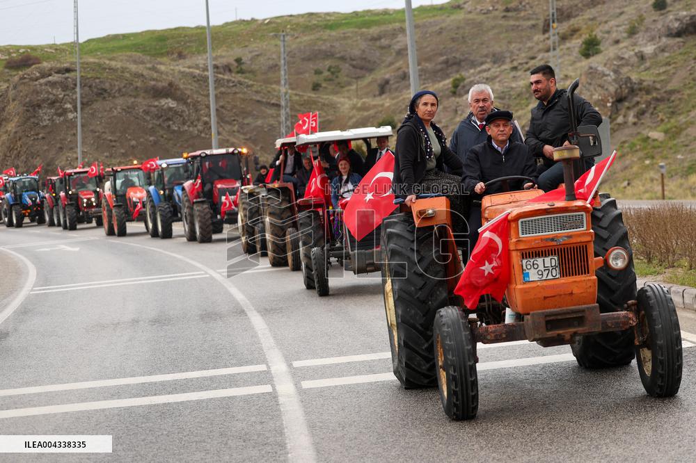 Around 100 tractors join opposition protest in central Turkey - Yozgat