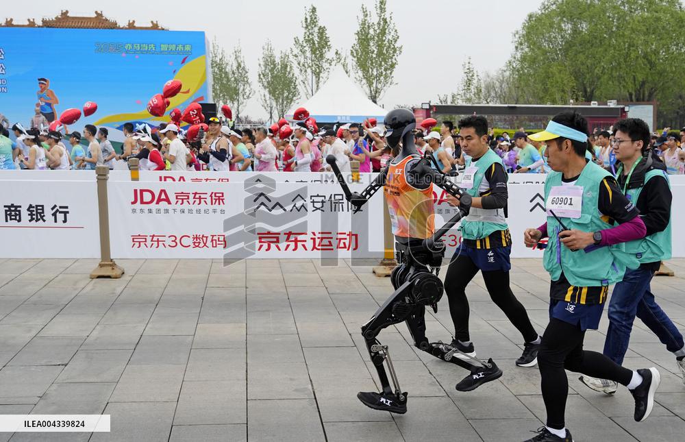 World's first humanoid half-marathon