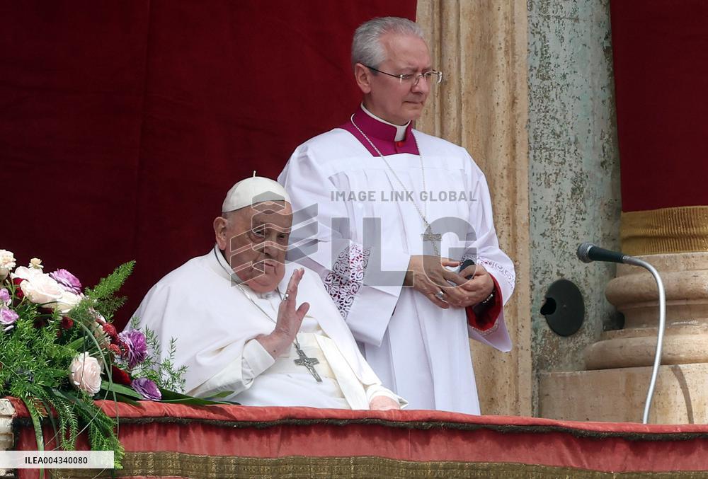 Roma, Papa francesco alla Santa Messa della Domenica di Pasqua e “Urbi et Orbi” Città del Vaticano