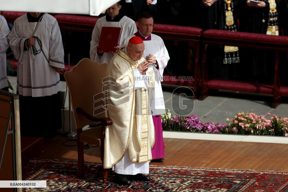 Cardinal Angelo Comastri presides Holy Mass on Easter Sunday and “Urbi et Orbi” Vatican City , Italy  20.05.2025