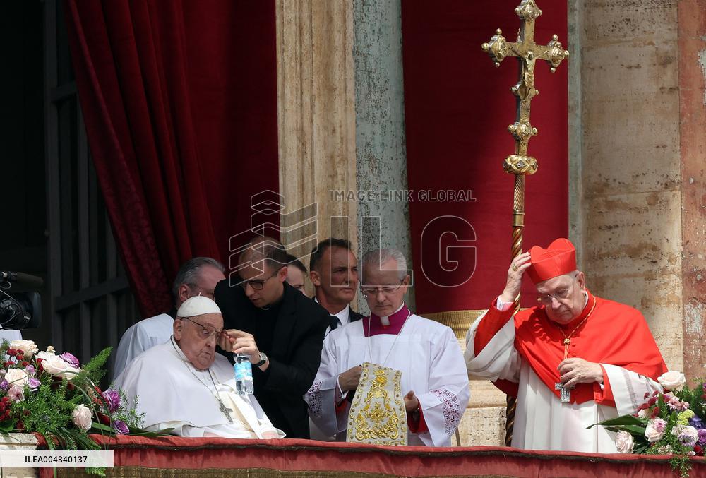 Roma, Papa francesco alla Santa Messa della Domenica di Pasqua e “Urbi et Orbi” Città del Vaticano