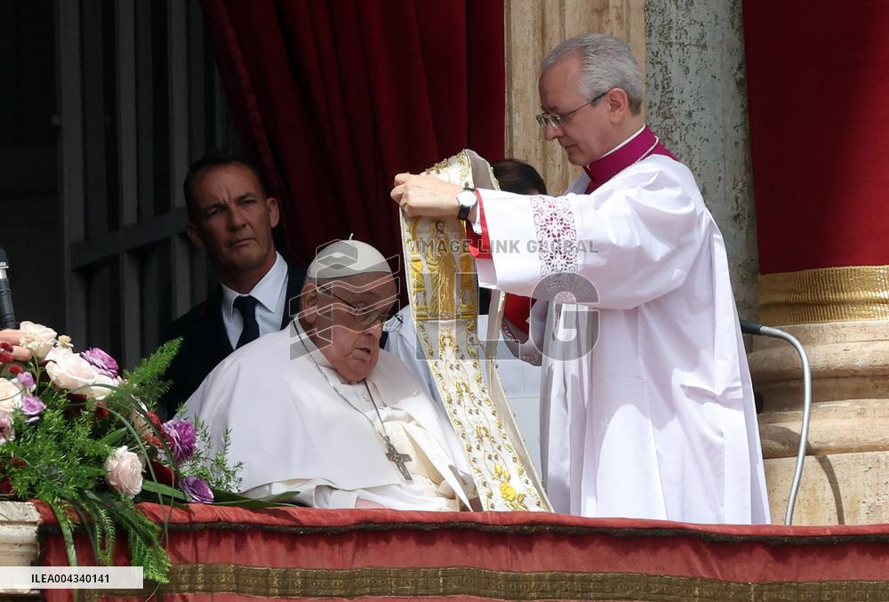 Roma, Papa francesco alla Santa Messa della Domenica di Pasqua e “Urbi et Orbi” Città del Vaticano
