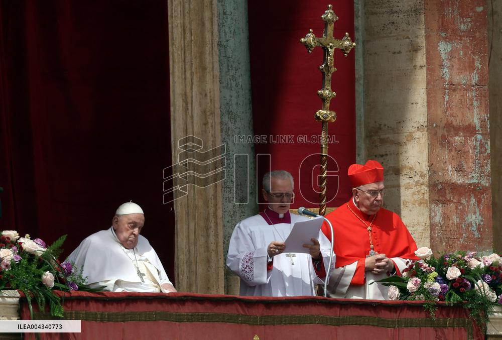 Roma, Papa francesco alla Santa Messa della Domenica di Pasqua e “Urbi et Orbi” Città del Vaticano