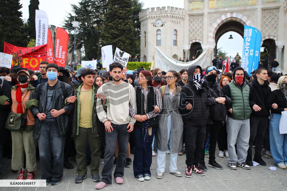 Protests Continue A Month After İstanbul Mayors Detention - Turkey
