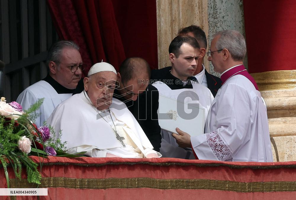 Roma, Papa francesco alla Santa Messa della Domenica di Pasqua e “Urbi et Orbi” Città del Vaticano