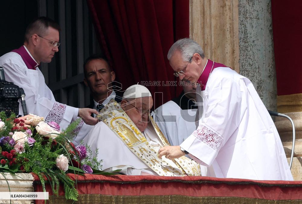 Roma, Papa francesco alla Santa Messa della Domenica di Pasqua e “Urbi et Orbi” Città del Vaticano