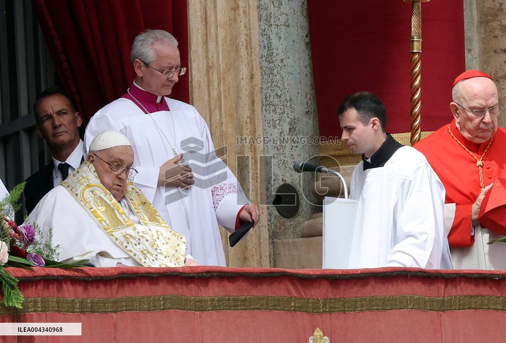 Roma, Papa francesco alla Santa Messa della Domenica di Pasqua e “Urbi et Orbi” Città del Vaticano