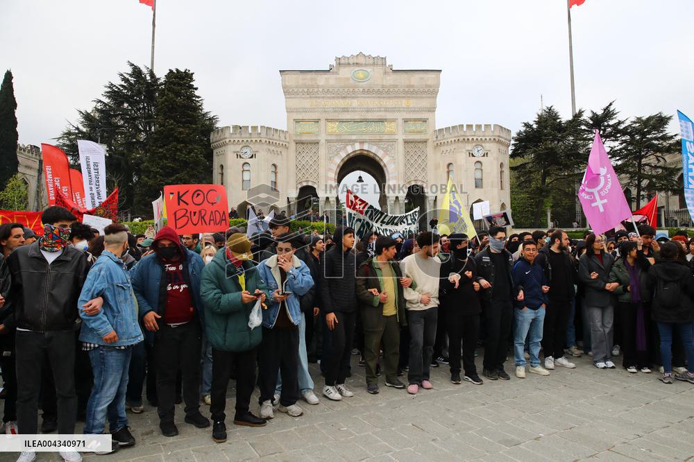 Protests Continue A Month After İstanbul Mayors Detention - Turkey