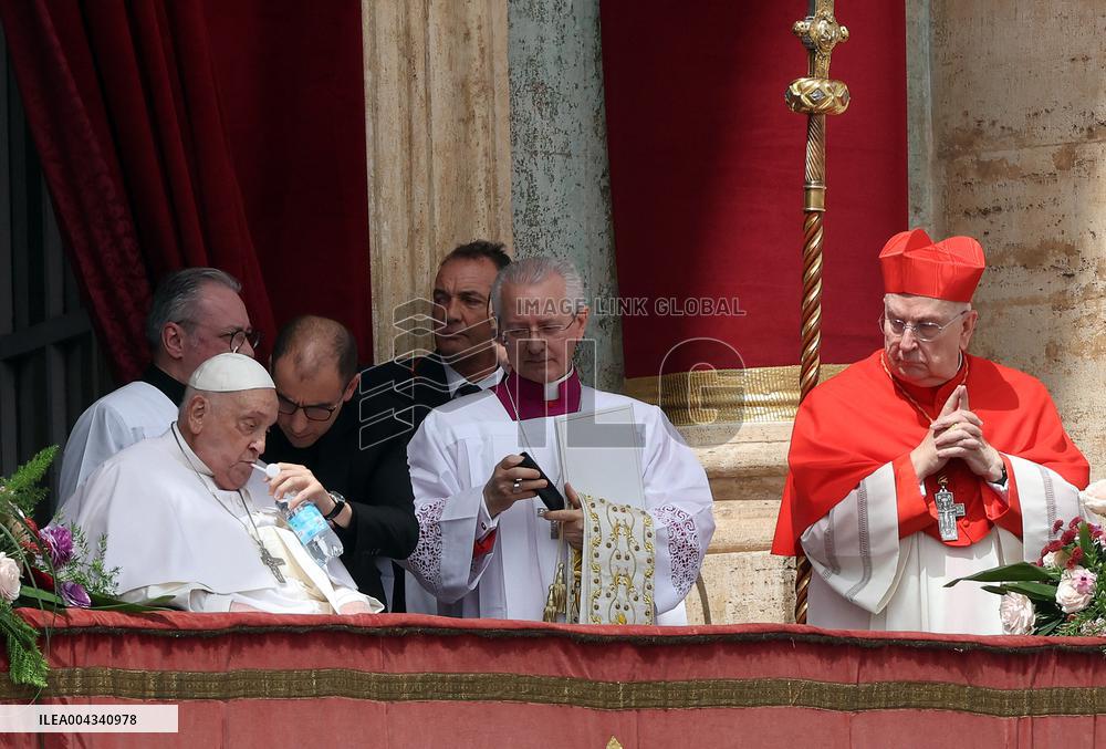 Roma, Papa francesco alla Santa Messa della Domenica di Pasqua e “Urbi et Orbi” Città del Vaticano