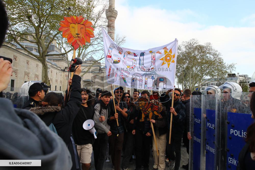 Protests Continue A Month After İstanbul Mayors Detention - Turkey