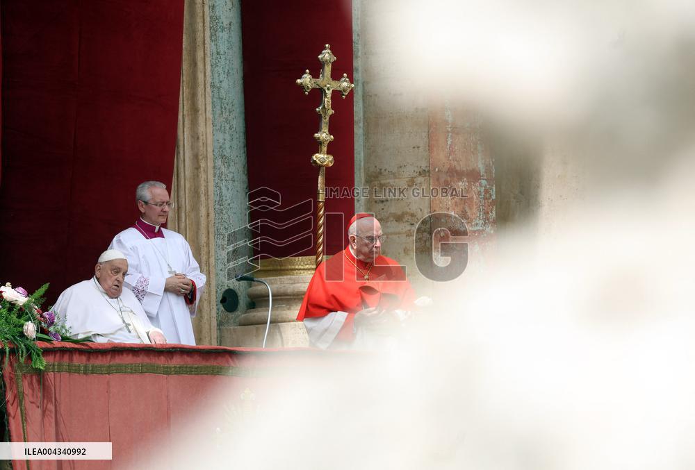Roma, Papa francesco alla Santa Messa della Domenica di Pasqua e “Urbi et Orbi” Città del Vaticano