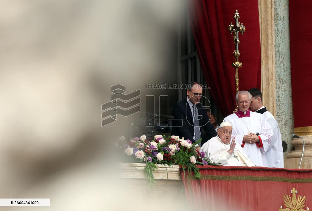 Roma, Papa francesco alla Santa Messa della Domenica di Pasqua e “Urbi et Orbi” Città del Vaticano