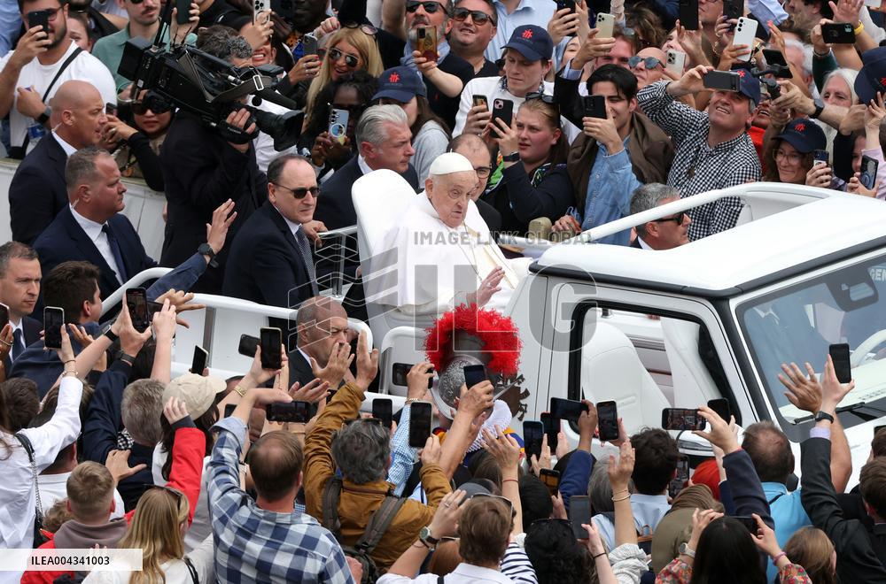 Roma, Papa francesco alla Santa Messa della Domenica di Pasqua e “Urbi et Orbi” Città del Vaticano