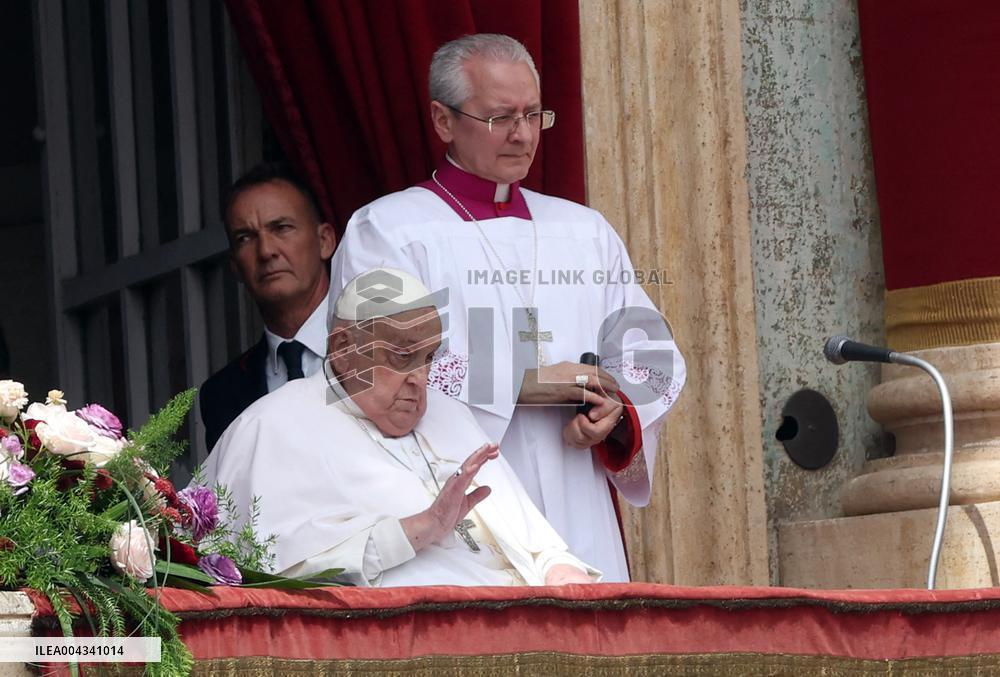 Roma, Papa francesco alla Santa Messa della Domenica di Pasqua e “Urbi et Orbi” Città del Vaticano
