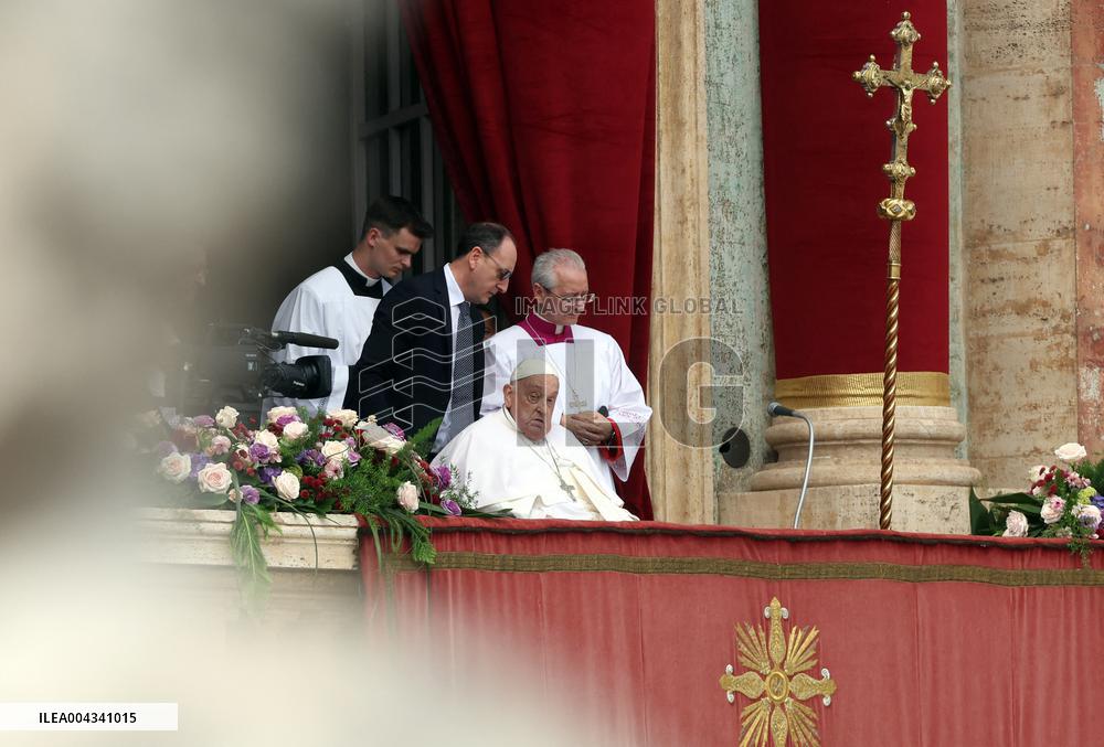 Roma, Papa francesco alla Santa Messa della Domenica di Pasqua e “Urbi et Orbi” Città del Vaticano