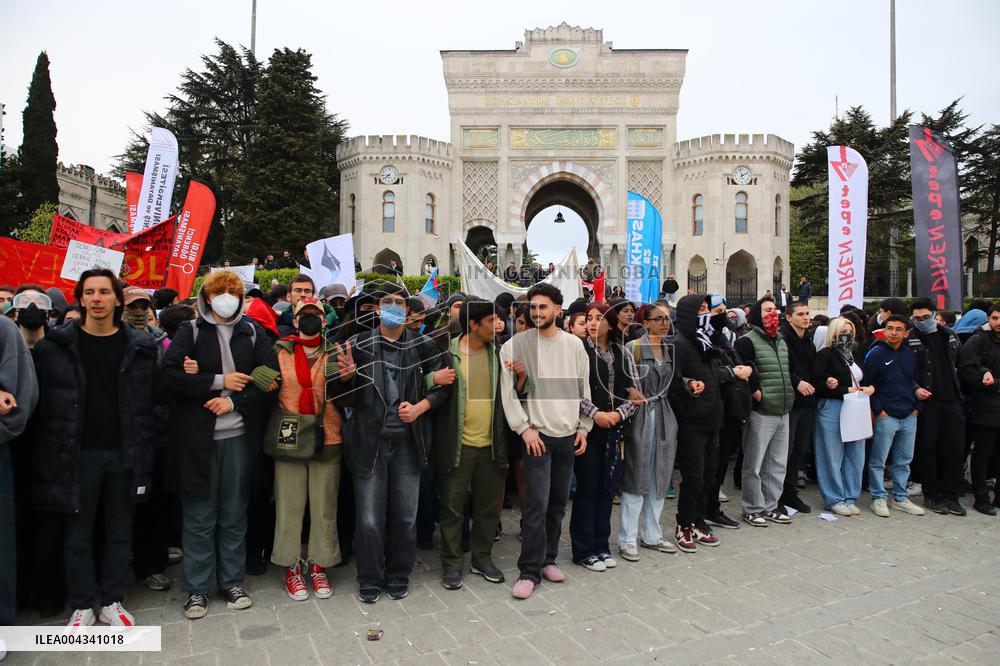 Protests Continue A Month After İstanbul Mayors Detention - Turkey