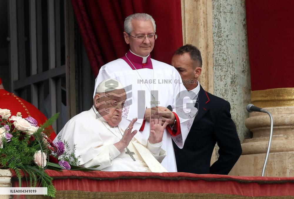 Roma, Papa francesco alla Santa Messa della Domenica di Pasqua e “Urbi et Orbi” Città del Vaticano
