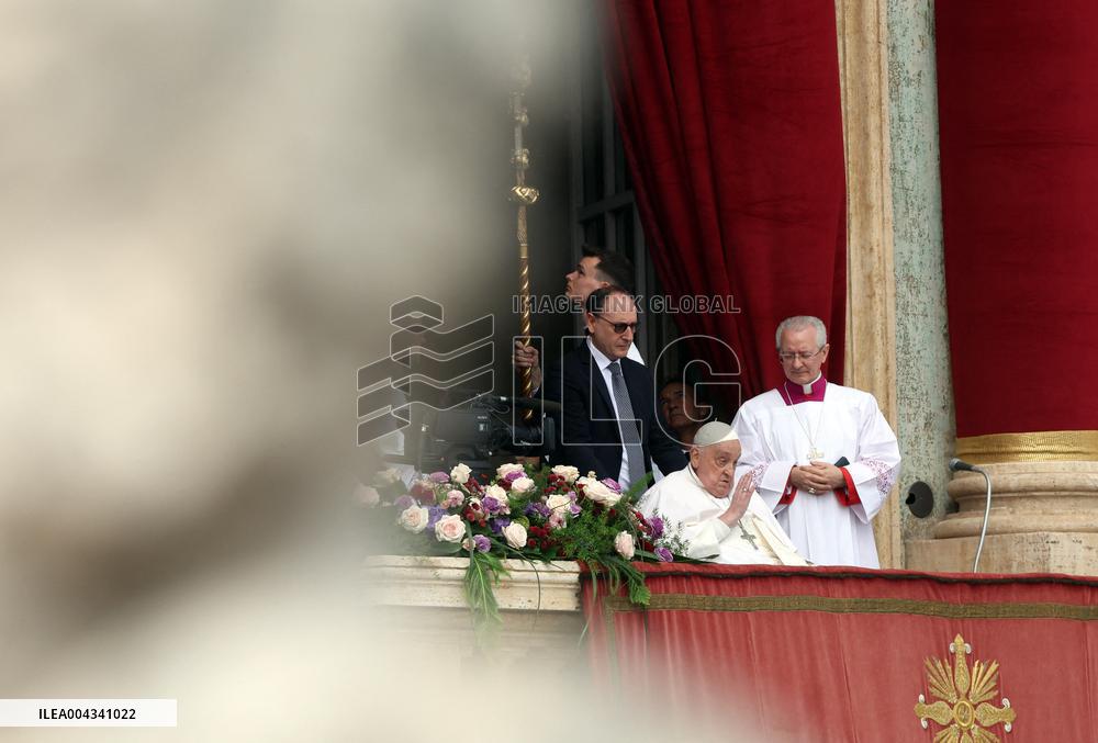 Roma, Papa francesco alla Santa Messa della Domenica di Pasqua e “Urbi et Orbi” Città del Vaticano