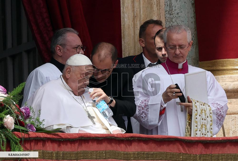Roma, Papa francesco alla Santa Messa della Domenica di Pasqua e “Urbi et Orbi” Città del Vaticano