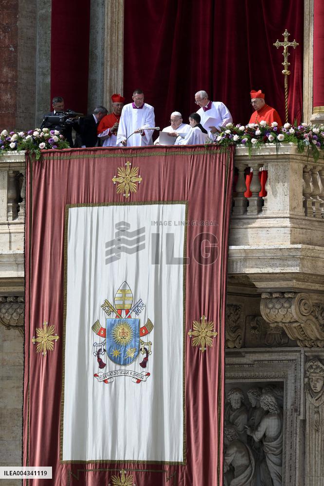 Pope Francis Delivers His Easter Message Urbi et Orbi - Vatican