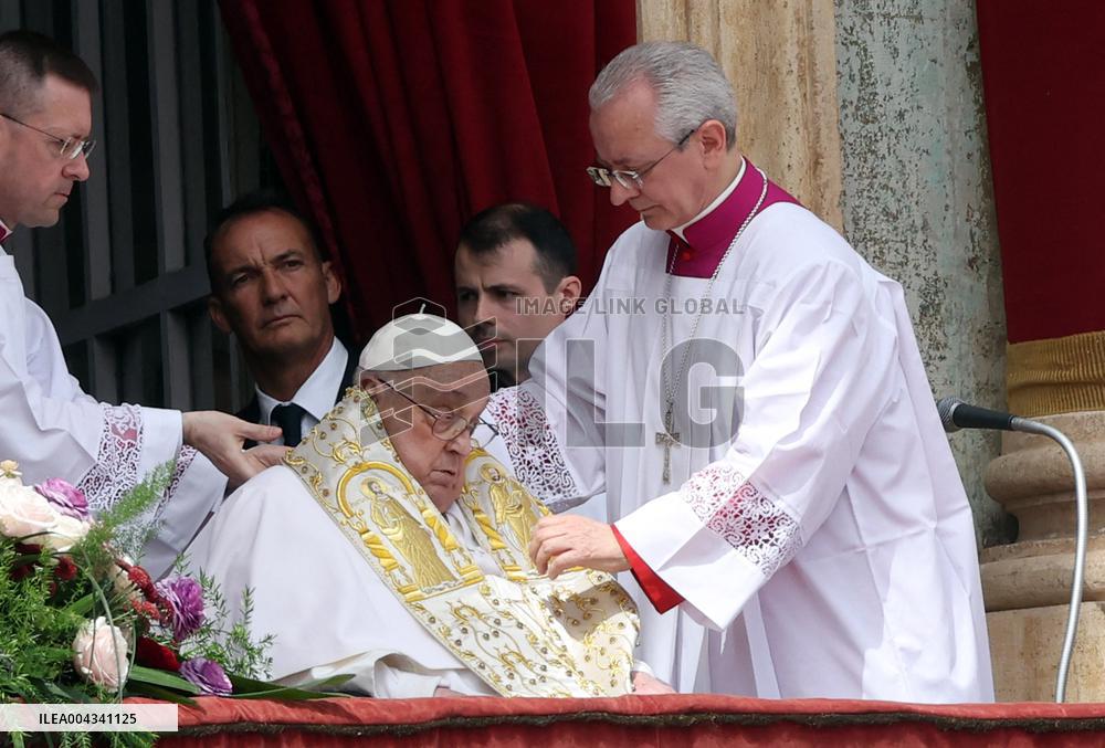 Roma, Papa francesco alla Santa Messa della Domenica di Pasqua e “Urbi et Orbi” Città del Vaticano