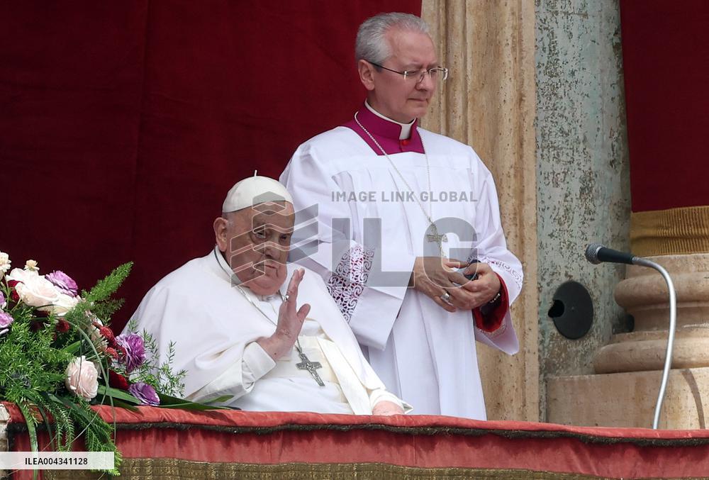 Roma, Papa francesco alla Santa Messa della Domenica di Pasqua e “Urbi et Orbi” Città del Vaticano