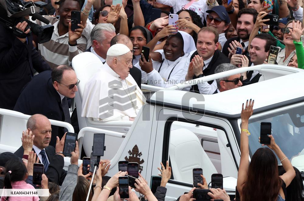Roma, Papa francesco alla Santa Messa della Domenica di Pasqua e “Urbi et Orbi” Città del Vaticano