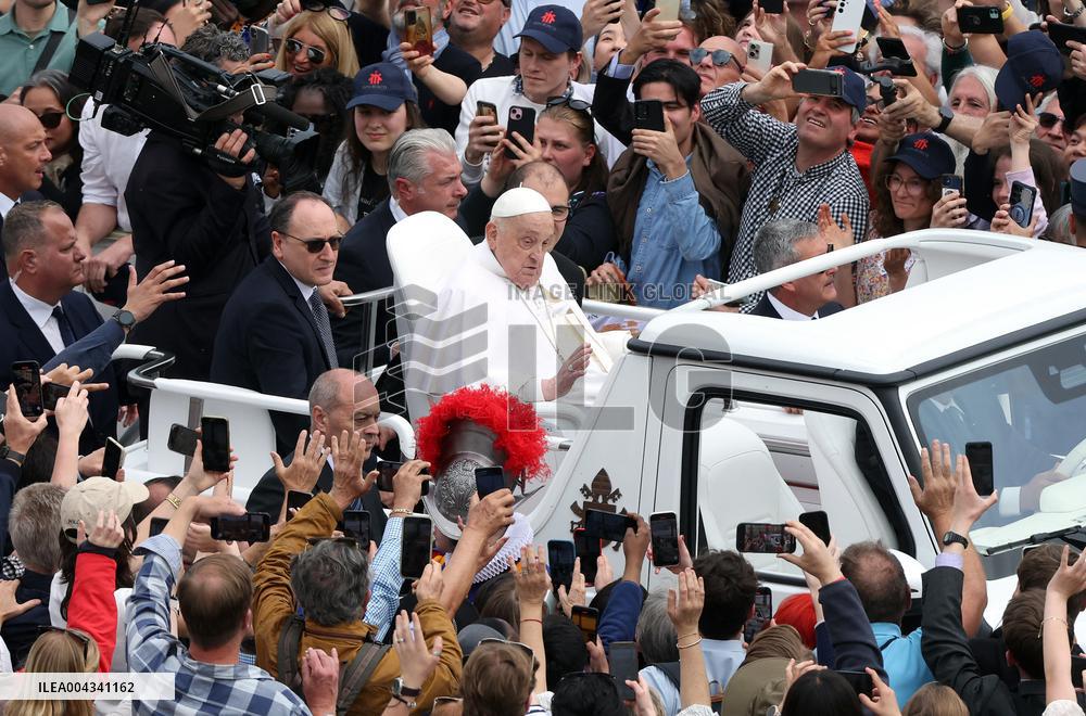 Roma, Papa francesco alla Santa Messa della Domenica di Pasqua e “Urbi et Orbi” Città del Vaticano