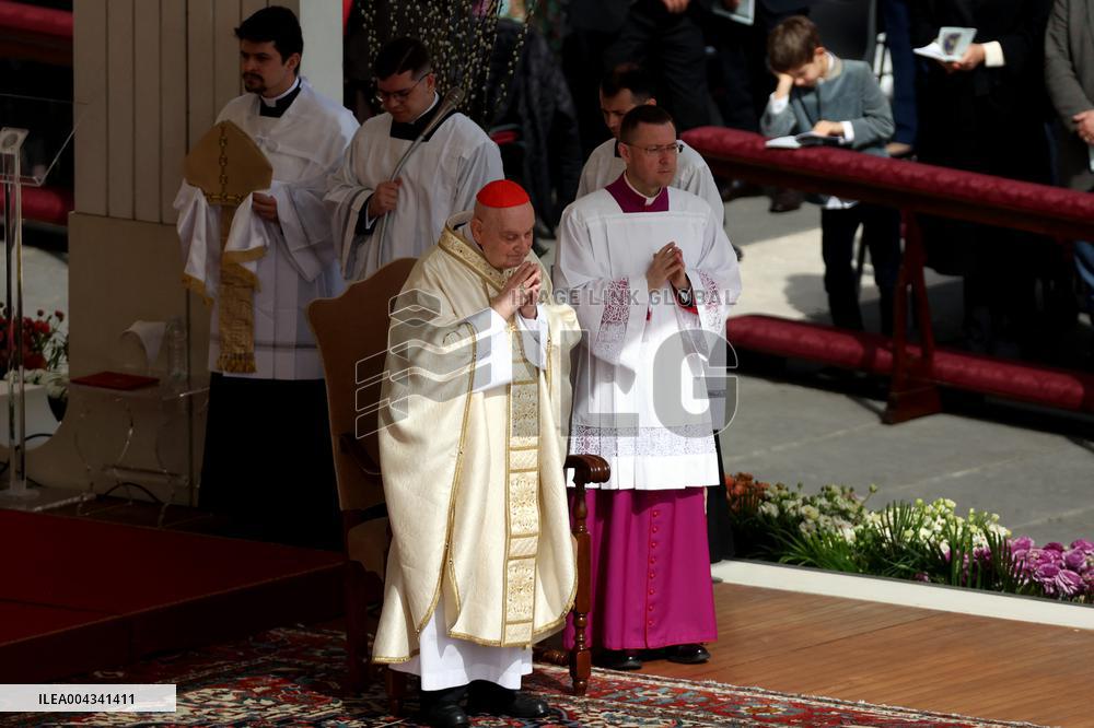 Cardinal Angelo Comastri presides Holy Mass on Easter Sunday and “Urbi et Orbi” Vatican City , Italy  20.05.2025