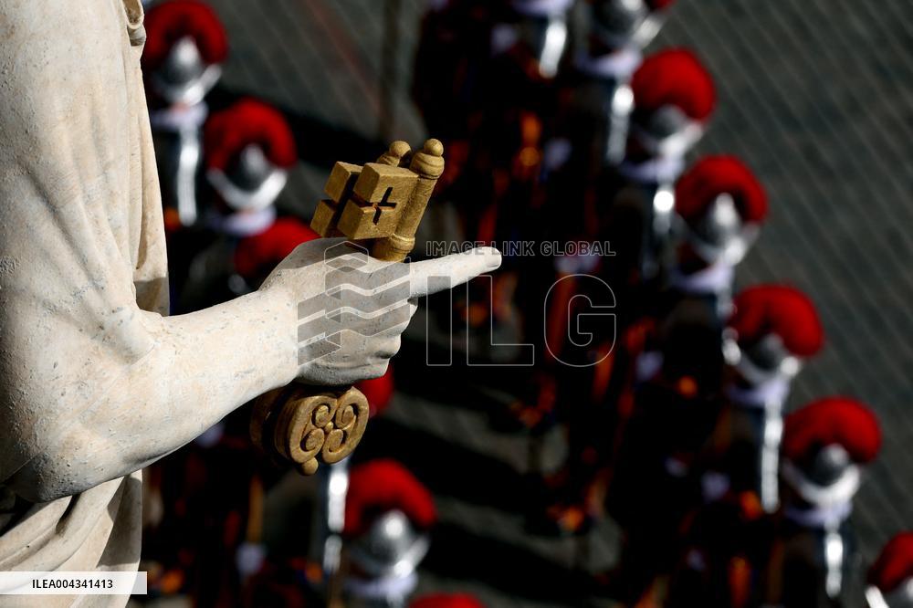 Cardinal Angelo Comastri presides Holy Mass on Easter Sunday and “Urbi et Orbi” Vatican City , Italy  20.05.2025